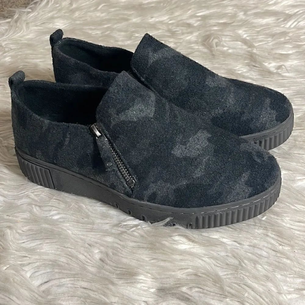 Soul Naturalizer Sneakers Womens size 8.5 W Turner slip on faux fur camo Winter‎
